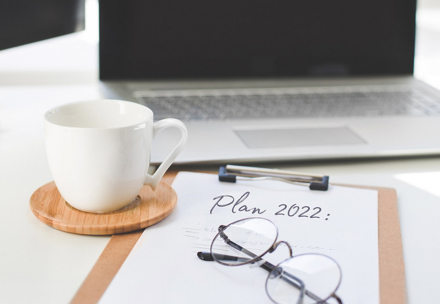 Web Design Planning Tips for 2022 Desk Scene